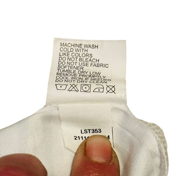 10/$25🦋 Disney Parks White Mickey Mouse Graphic Tee - Size Medium - Picture 12 of 14